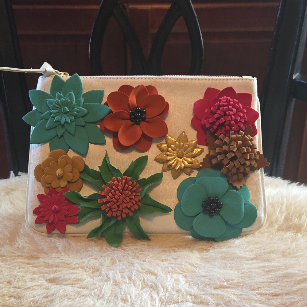 NWOT GUNAS NEW YORK 2016 FLORAL VEGAN LEATHER CLUTCH.